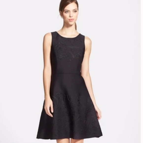 Vera Wang Scuba Neoprene Embossed Fit N Flare Sleeveless Dress in size 12 - Picture 1 of 8